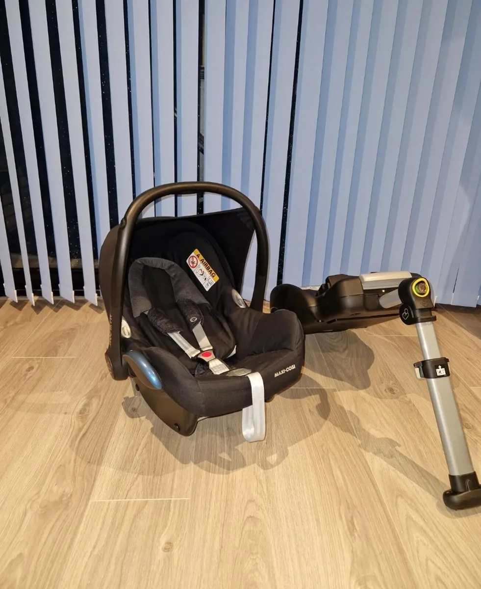 Immaculate Maxi cosi with Isofix - Image 3