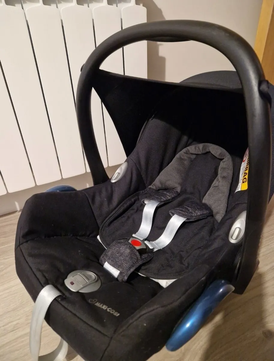 Immaculate Maxi cosi with Isofix - Image 4