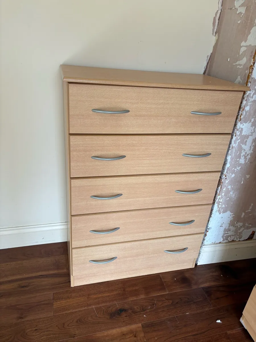 Chest of drawers