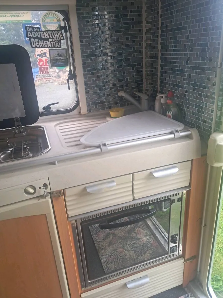 Hymer C546 Camper - Image 3