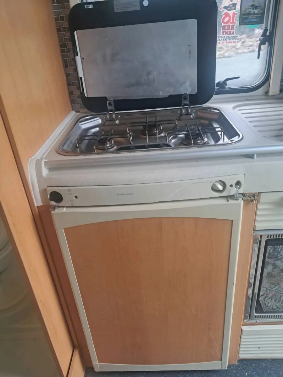 Hymer C546 Camper - Image 2