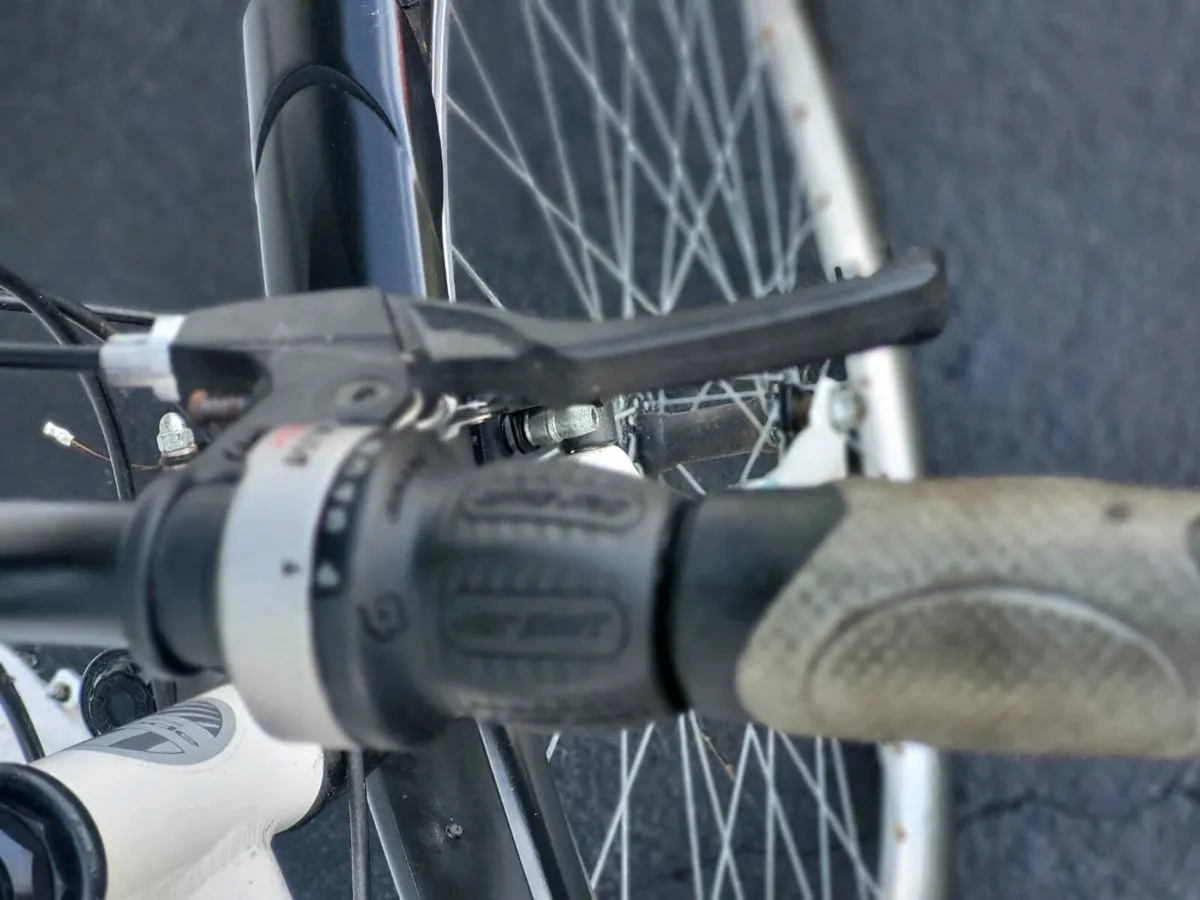 LADIES BIKE USED IN WORKING ORDER - Image 2