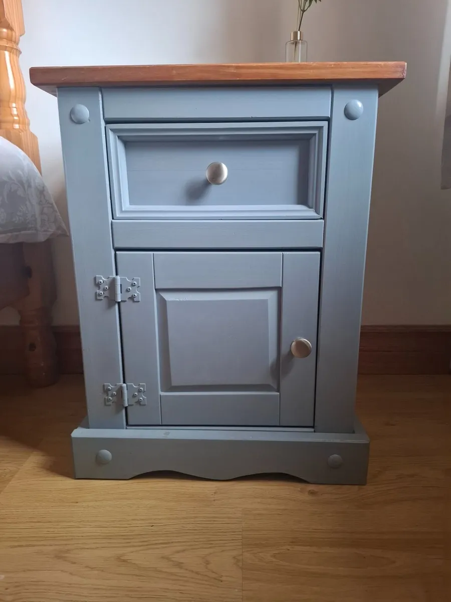 Bedside lockers x 2 €70 for both - Image 1