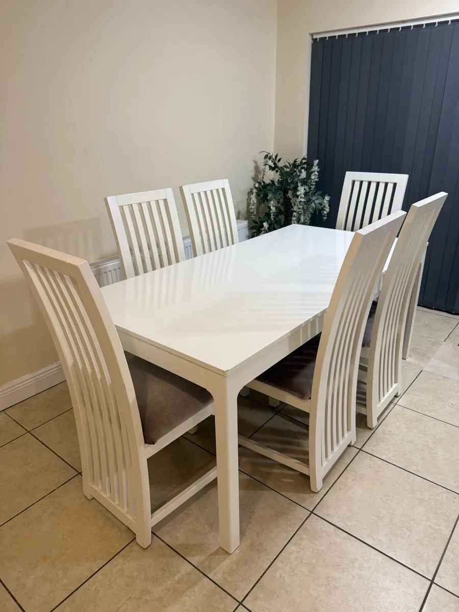 Dining table & chairs - Image 1