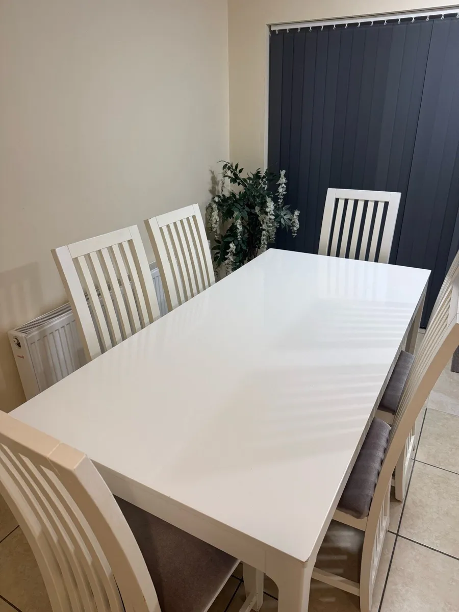 Dining table & chairs - Image 2