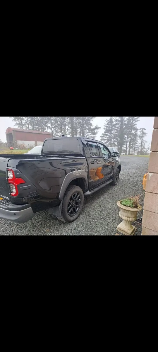 Toyota Hilux 2021 - Image 2
