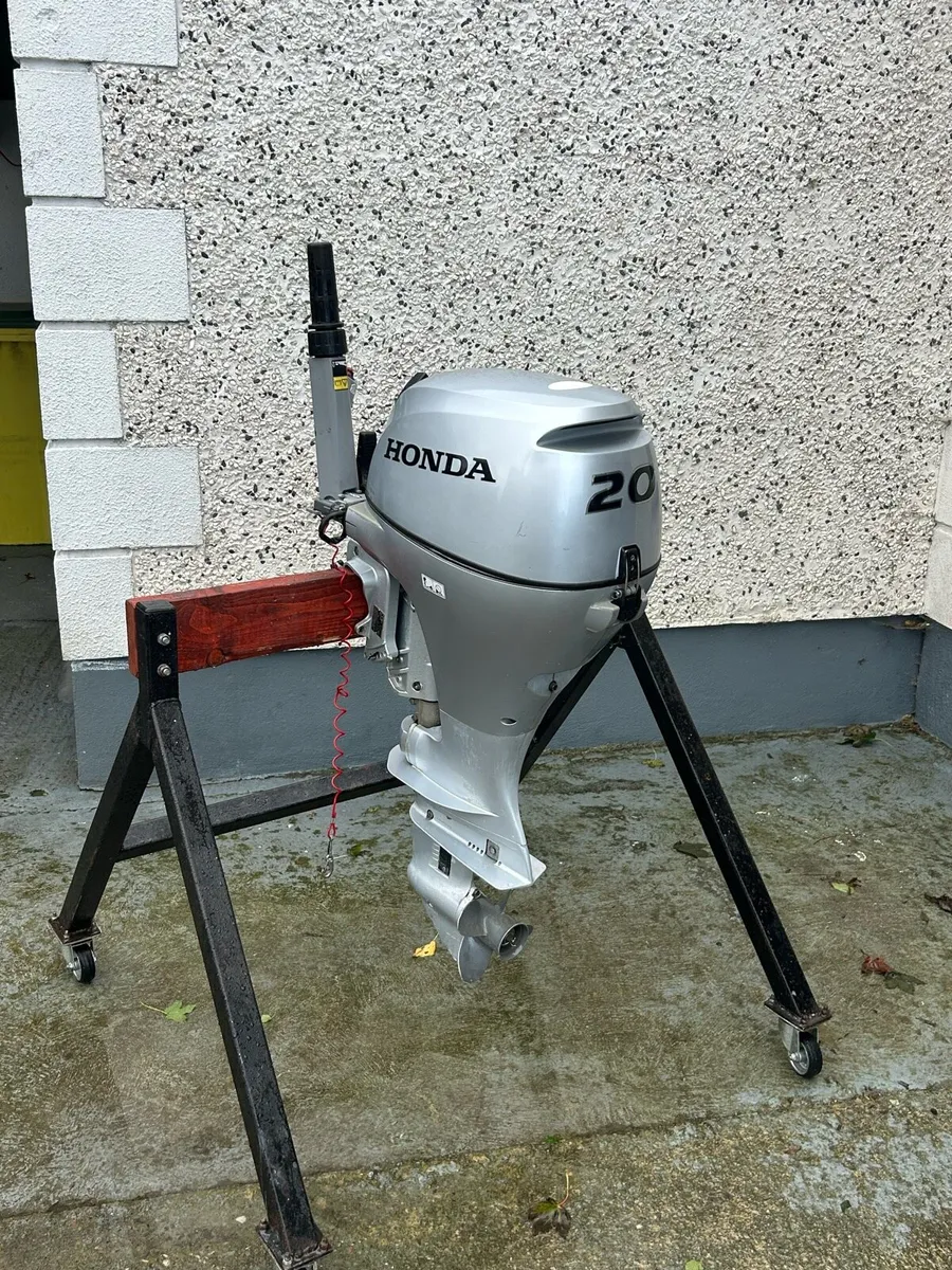 Honda 20hp 4 Stroke Outboard Engine - Image 1