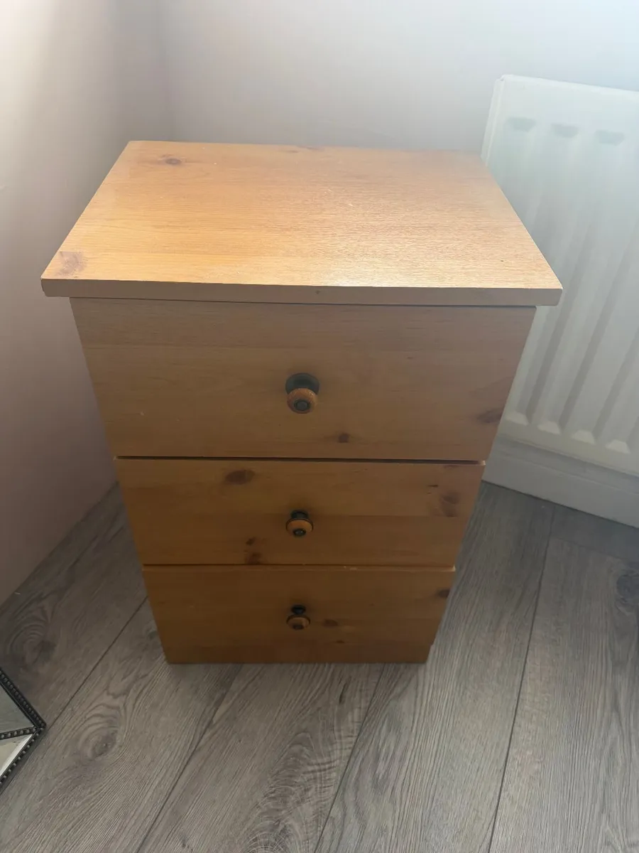 Giving away 2 drawers - Image 1