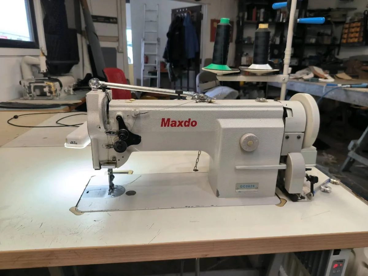 MAXDO sewing machine - Image 1