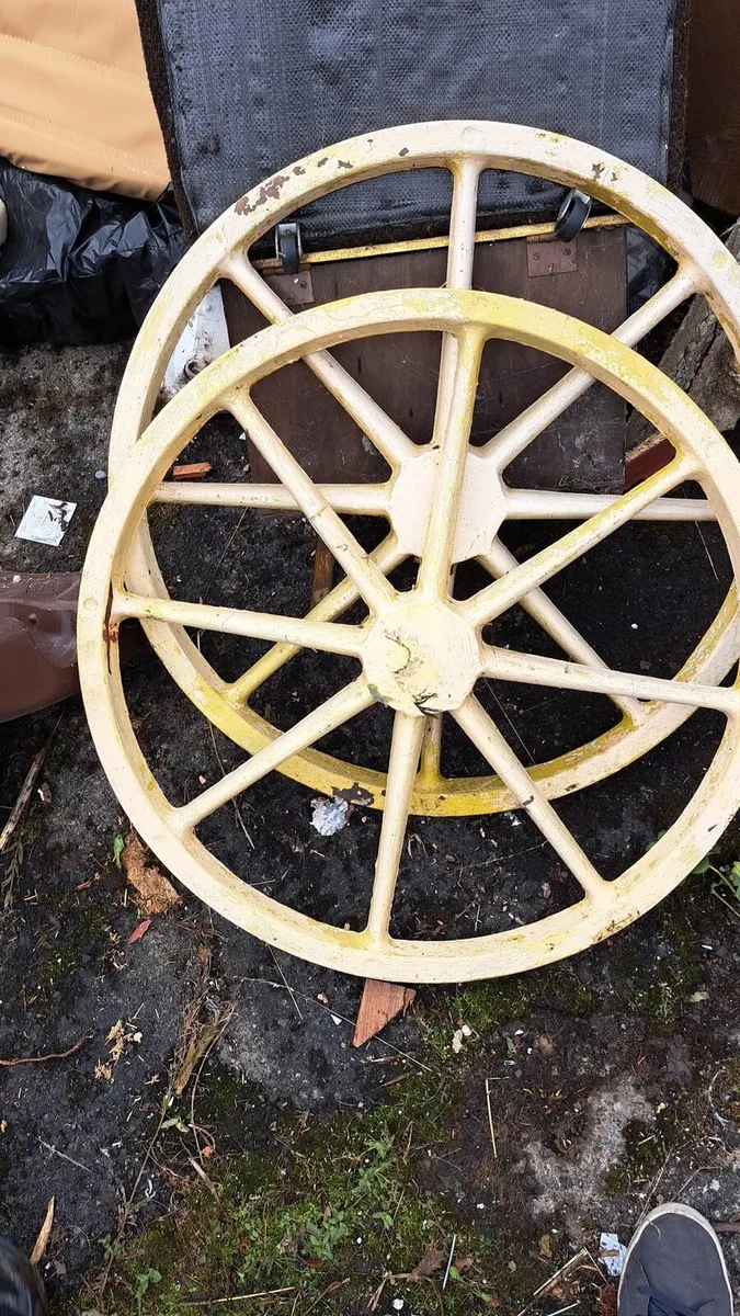 Cart wheels and bits and bobs - Image 1