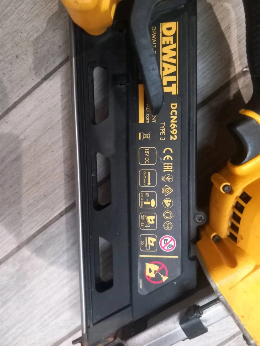 Dewalt cordless nail guns - Image 3