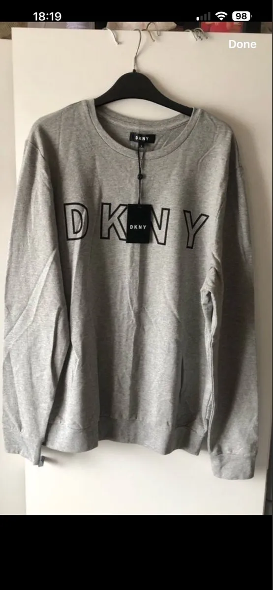 Mens BNWT DNKY top size M €20 - Image 1