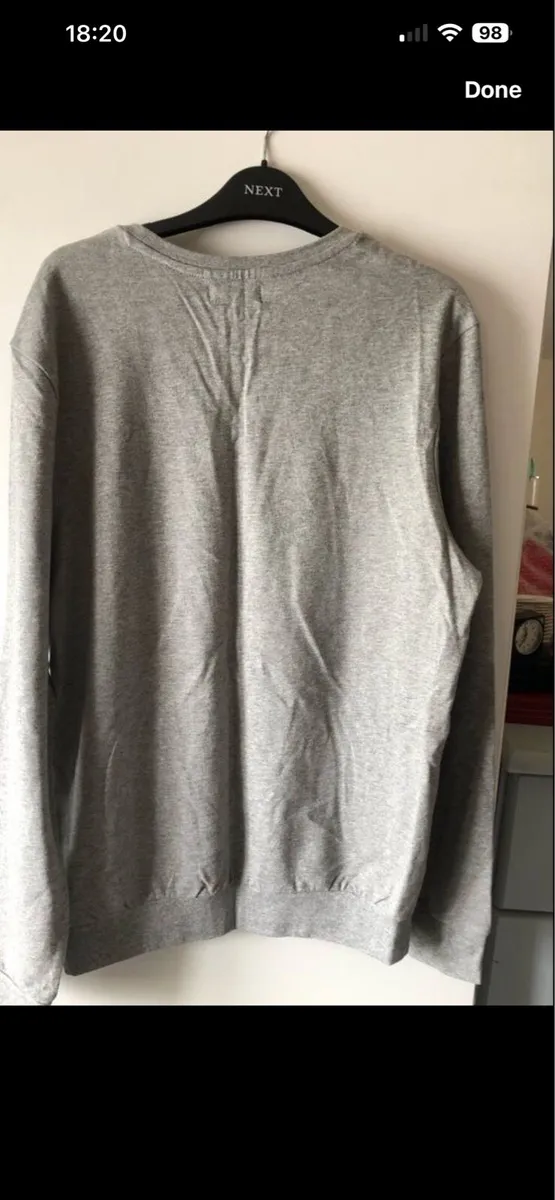 Mens BNWT DNKY top size M €20 - Image 2