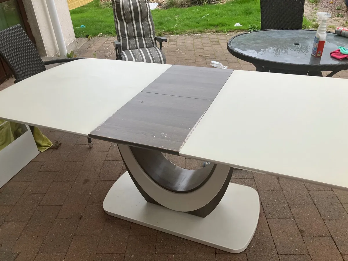 Dining table - Image 2