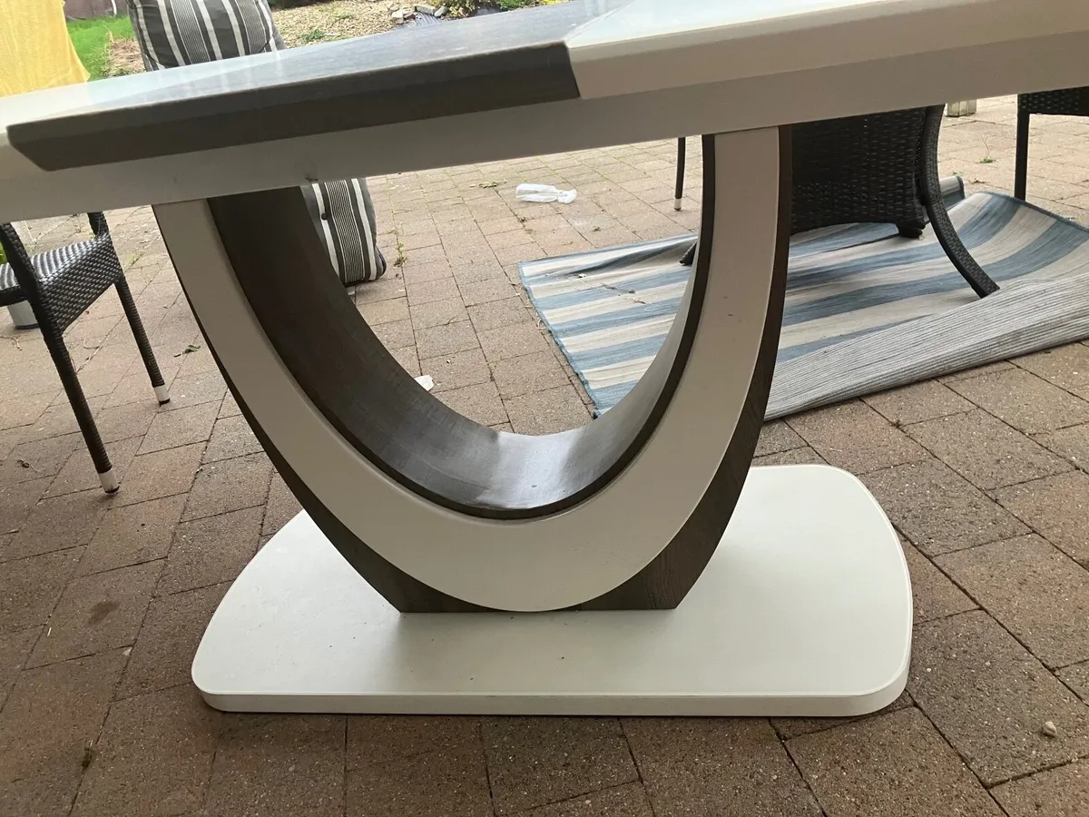 Dining table - Image 4