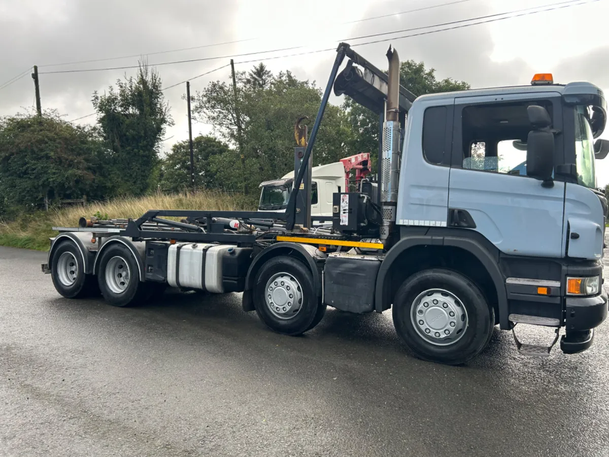 2016 Scania p360 8x4 hook loader with cover - Image 4