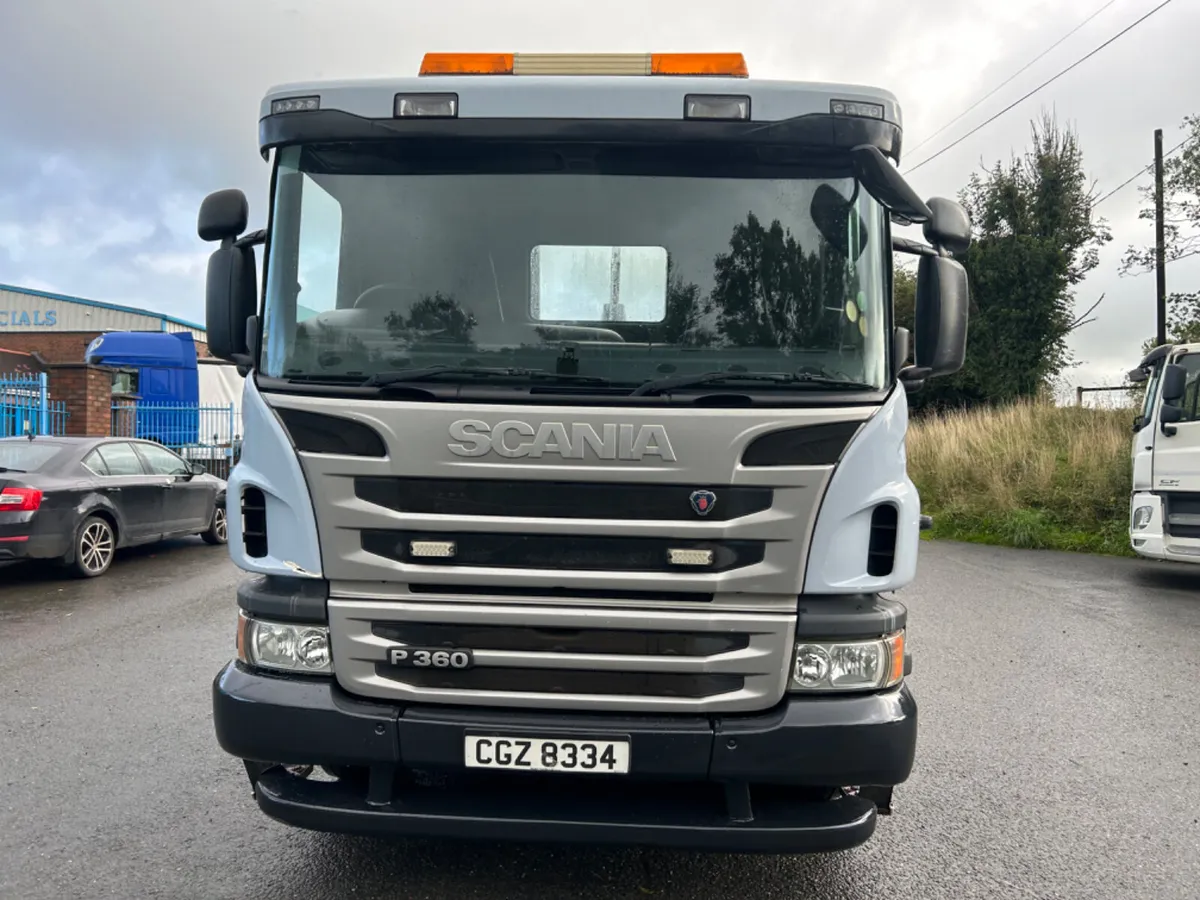 2016 Scania p360 8x4 hook loader with cover - Image 2