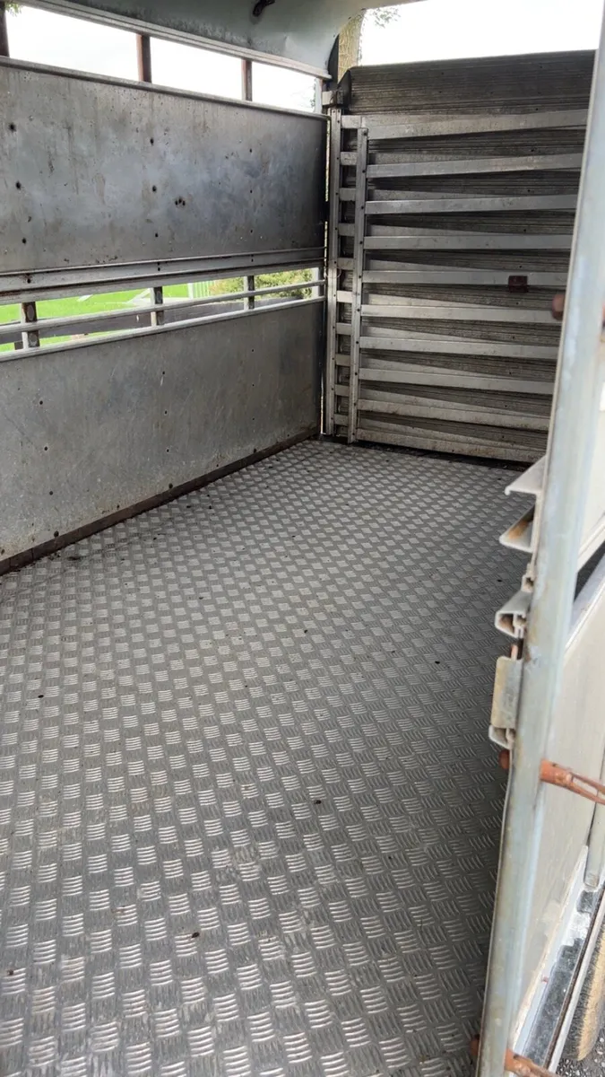 Ifor Williams 12ft cattle box - Image 3