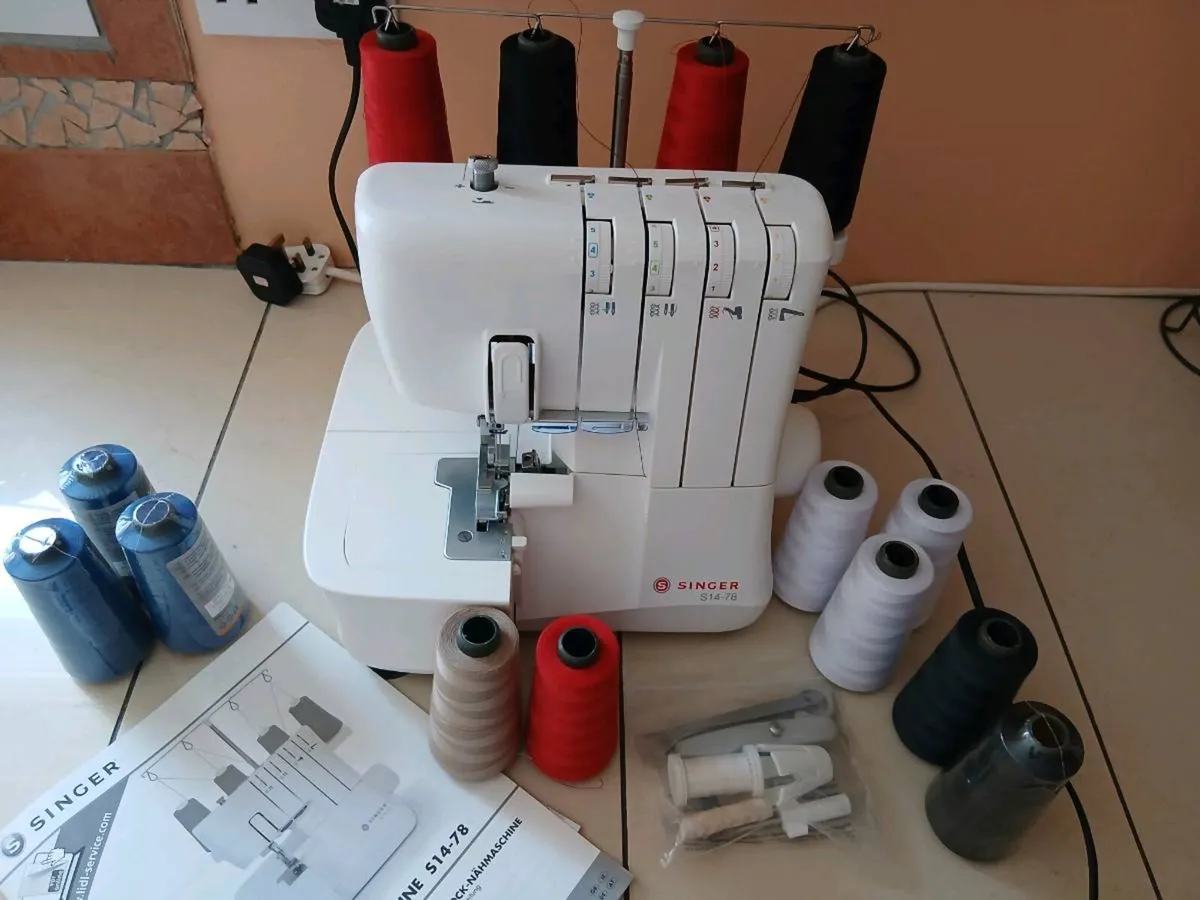 Singer overlock sewing machine and thread. - Image 2