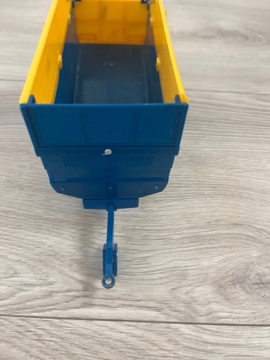 Toys - Image 3
