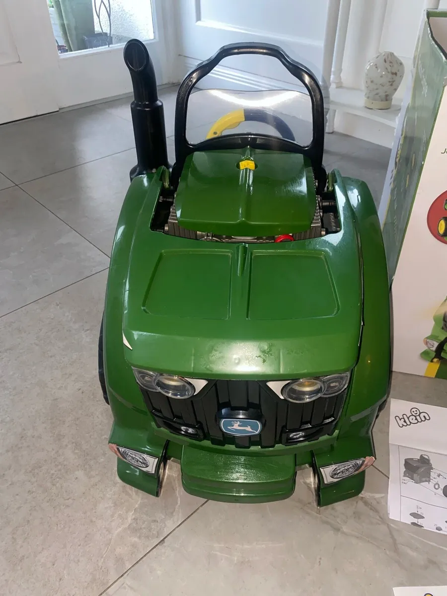 John Deere toy tractor engine - Image 2