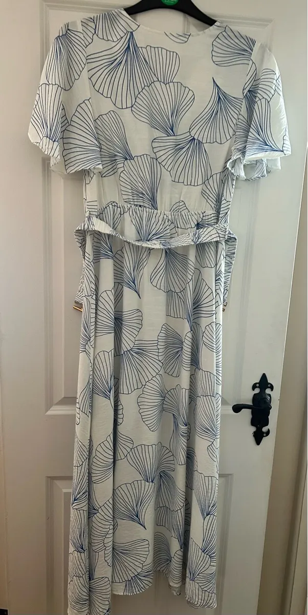 Beautiful Midi Dress Excellent Condition size 14 - Image 3