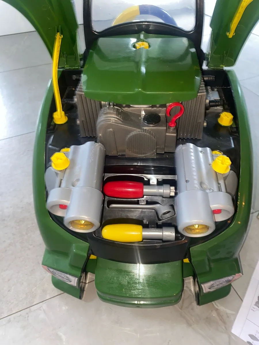 John Deere toy tractor engine - Image 3
