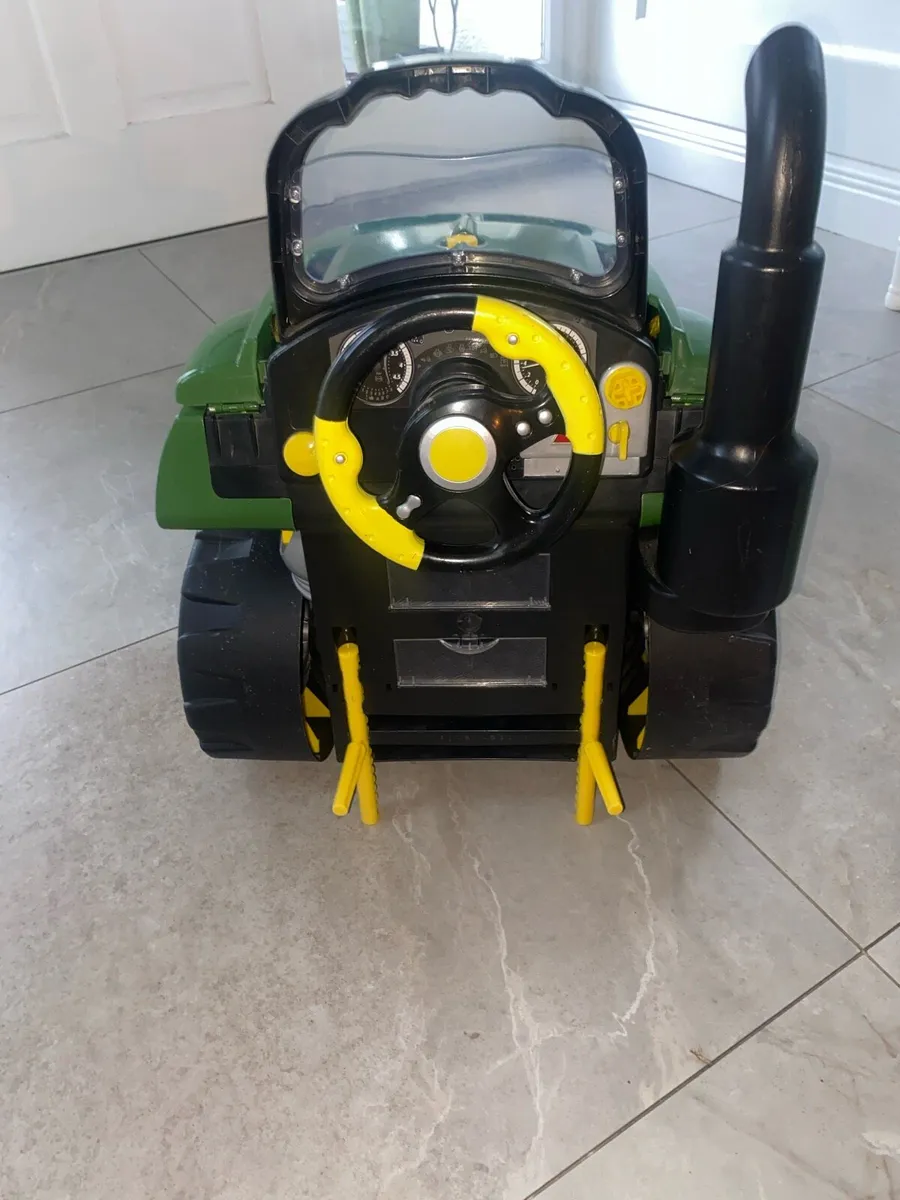 John Deere toy tractor engine - Image 4