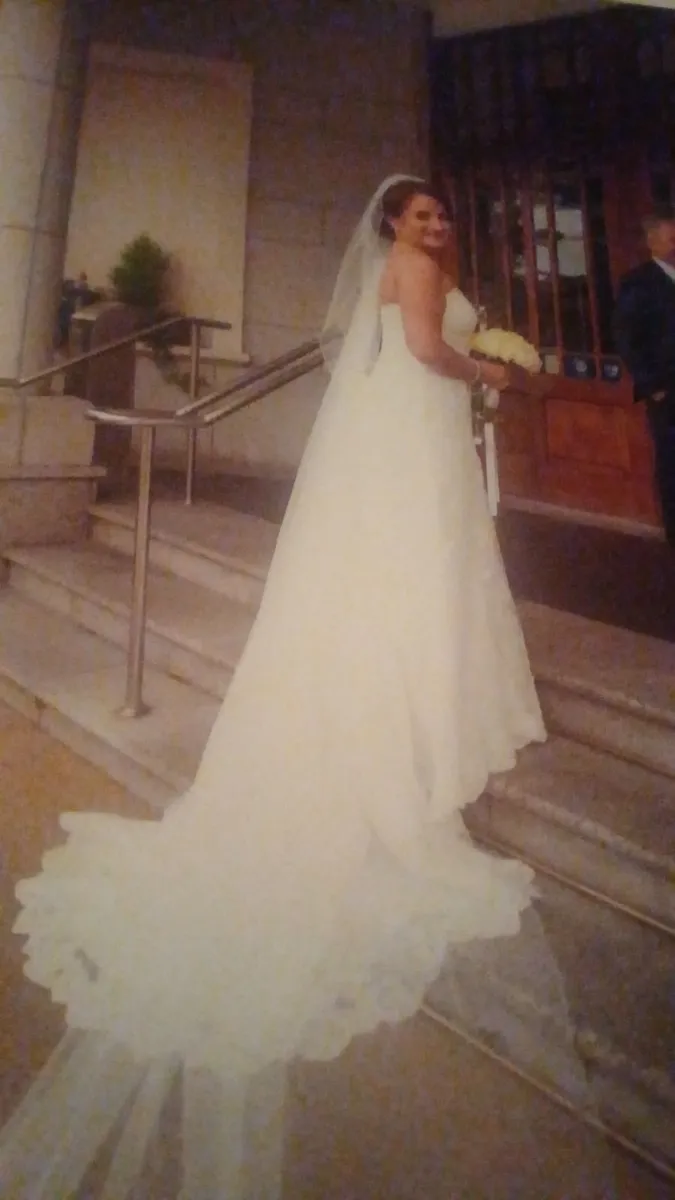 Wedding dress - Image 1