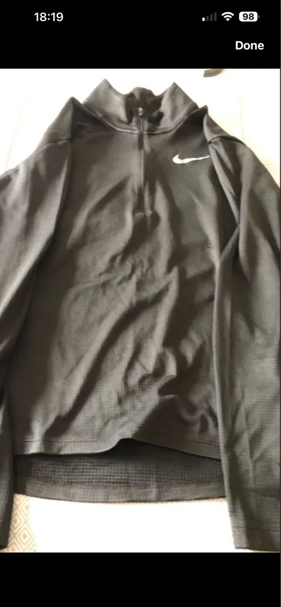 Mens Nike top size M €10 - Image 1