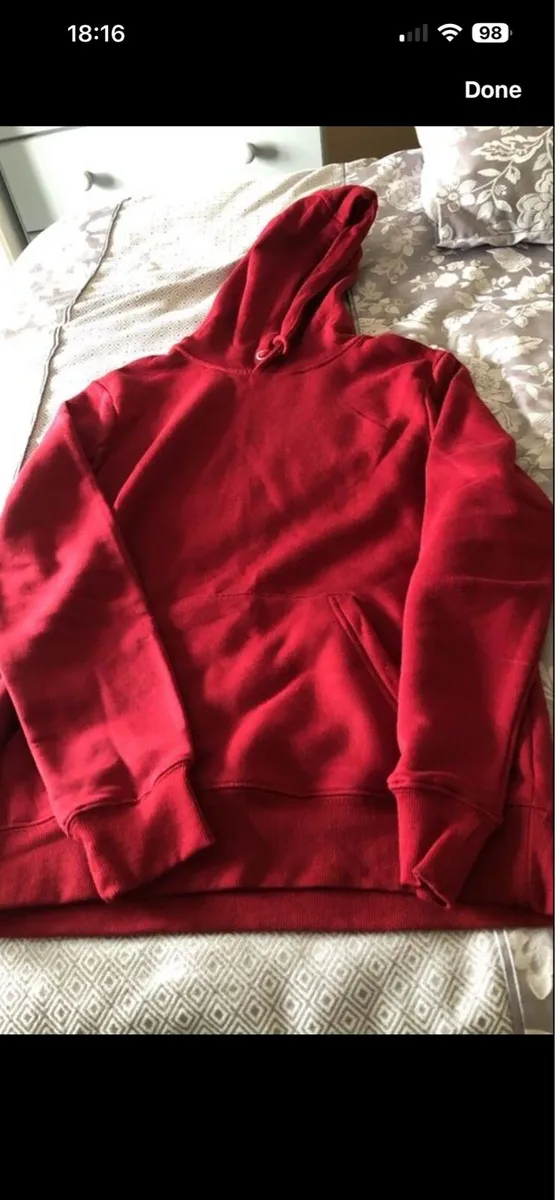 Mens Burberry hoodie size M €5 - Image 1