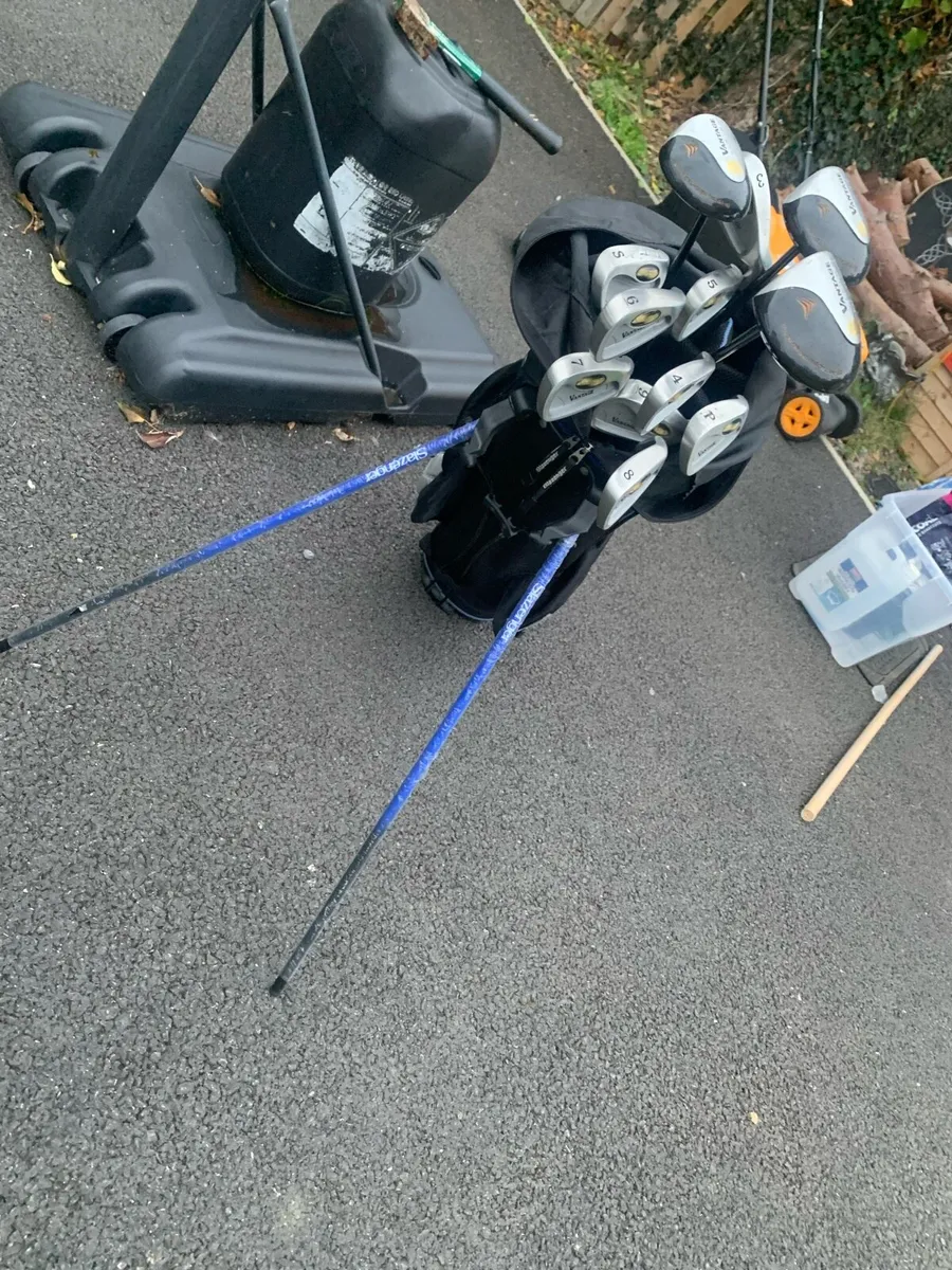 Golf club set with stand - Image 2
