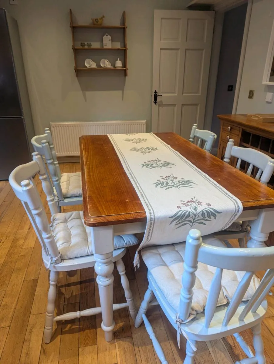 Kitchen table & chairs - Image 1