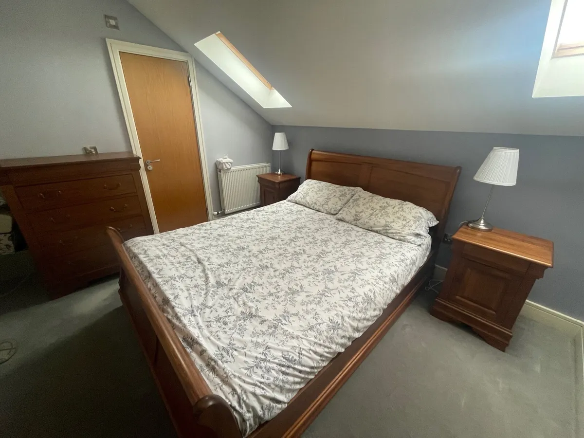 Beautiful solid wood king size Bedroom Set - Image 1