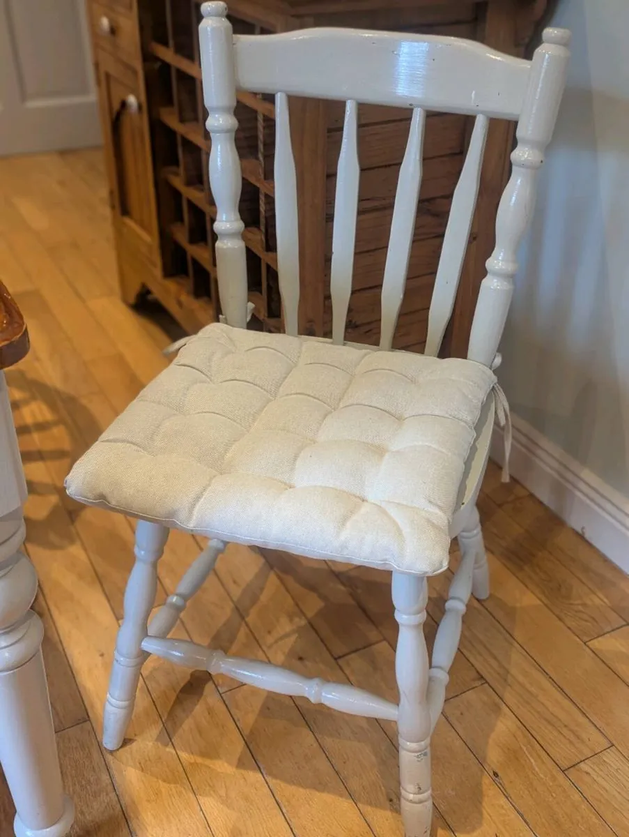 Kitchen table & chairs - Image 2