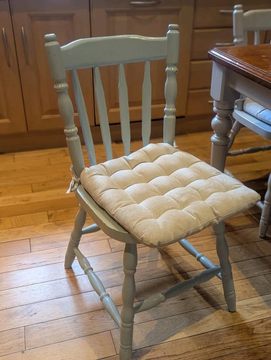 Kitchen table & chairs - Image 3