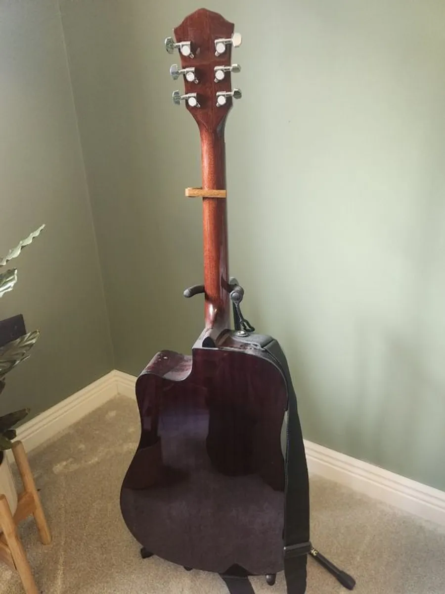 Fender Acoustic/Electric Guitar w/ hard top travel case and stand - Image 3