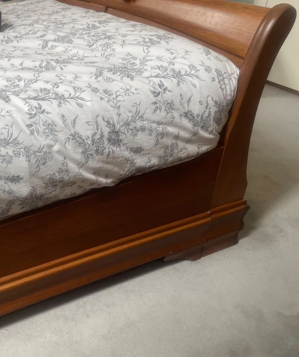 Beautiful solid wood king size Bedroom Set - Image 2