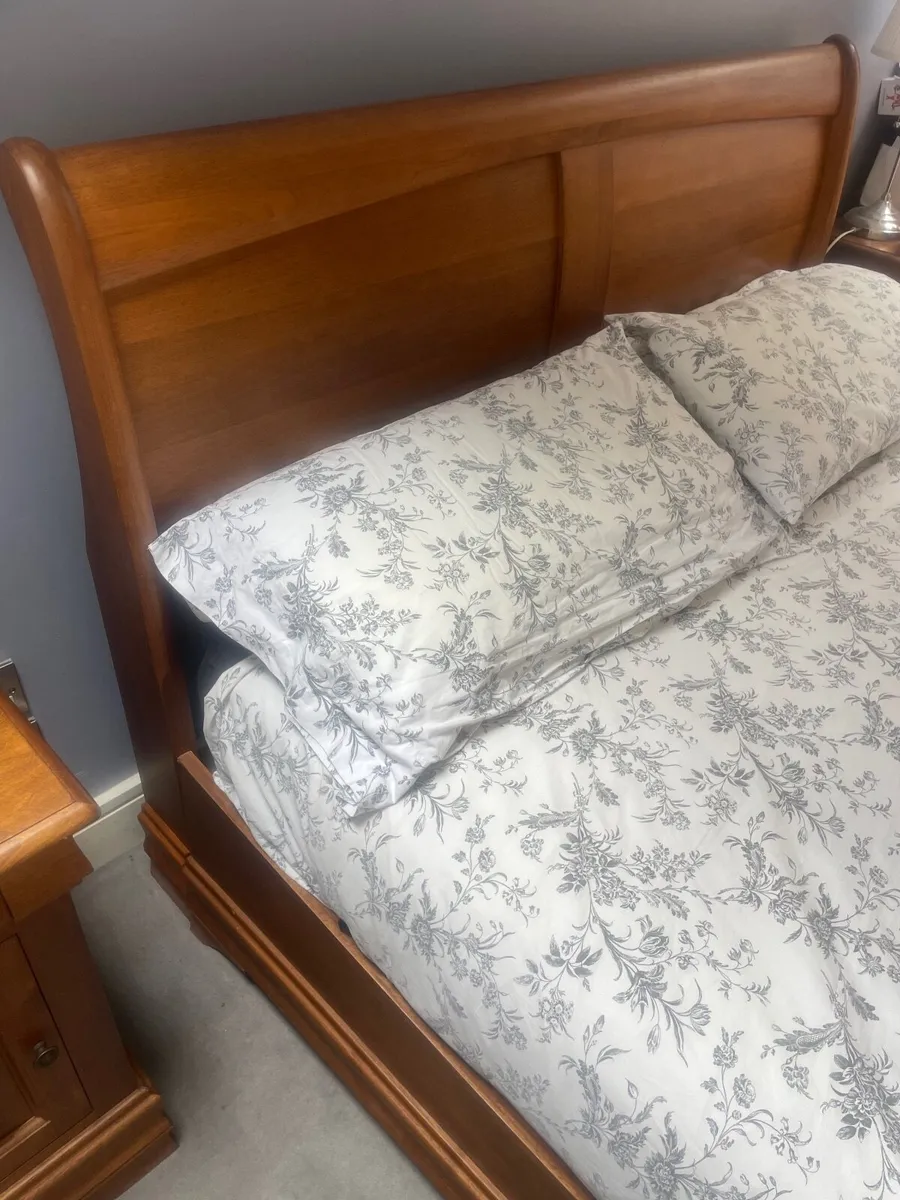 Beautiful solid wood king size Bedroom Set - Image 3