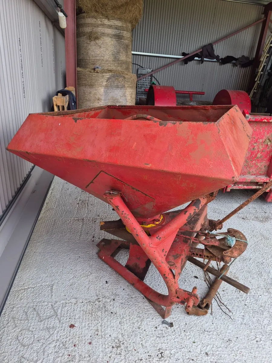 Massey Ferguson 11 spinner - Image 1