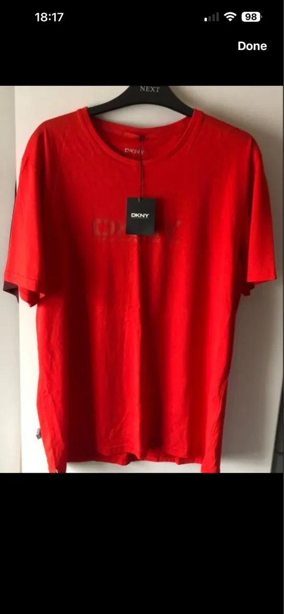 Mens DNKY teeshirt size L €20 - Image 1