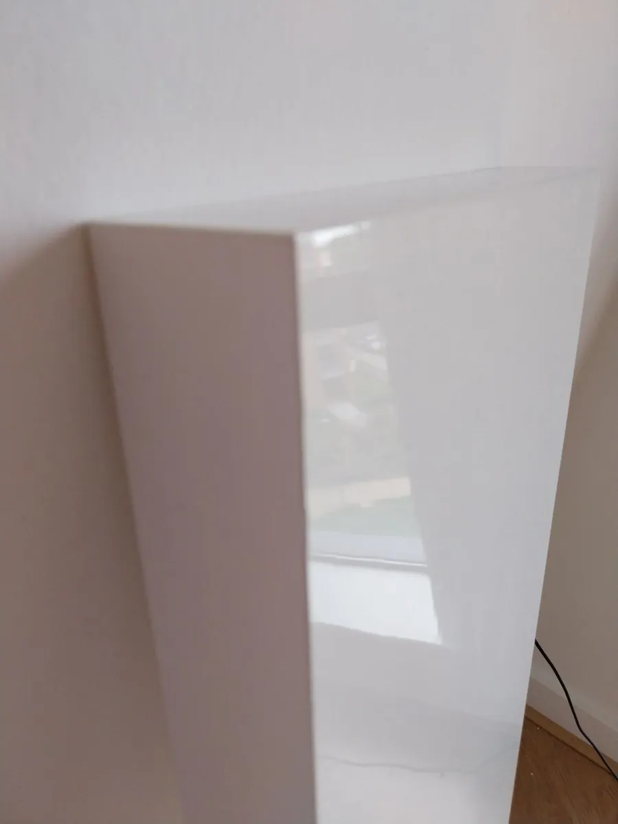 White shelf - Image 3