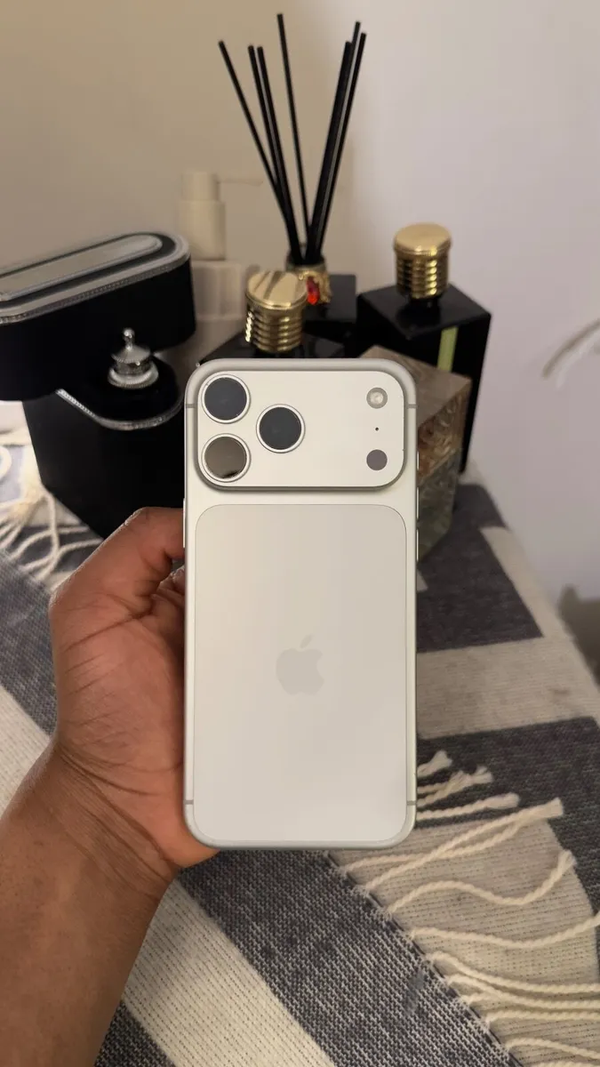 iPhone 17 pro max - Image 1