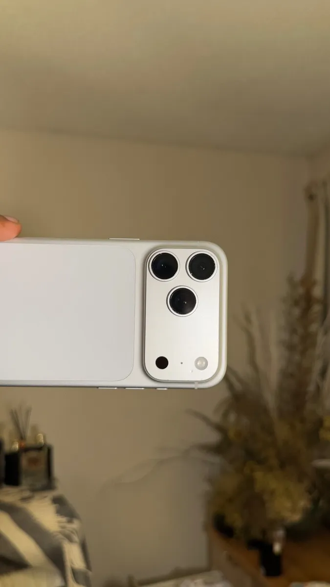 iPhone 17 pro max - Image 3