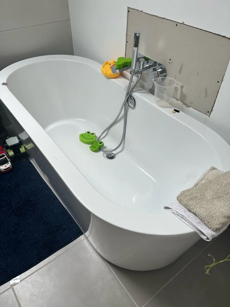 Free standing bath