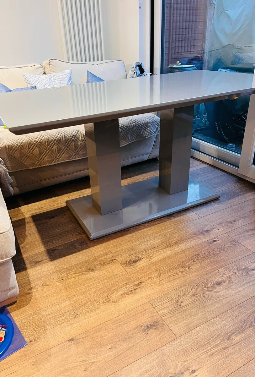 Dining table - Image 3