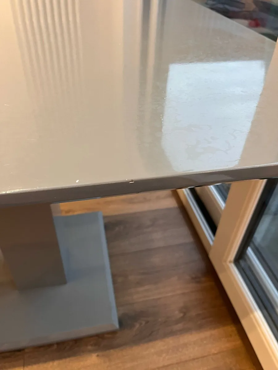 Dining table - Image 4