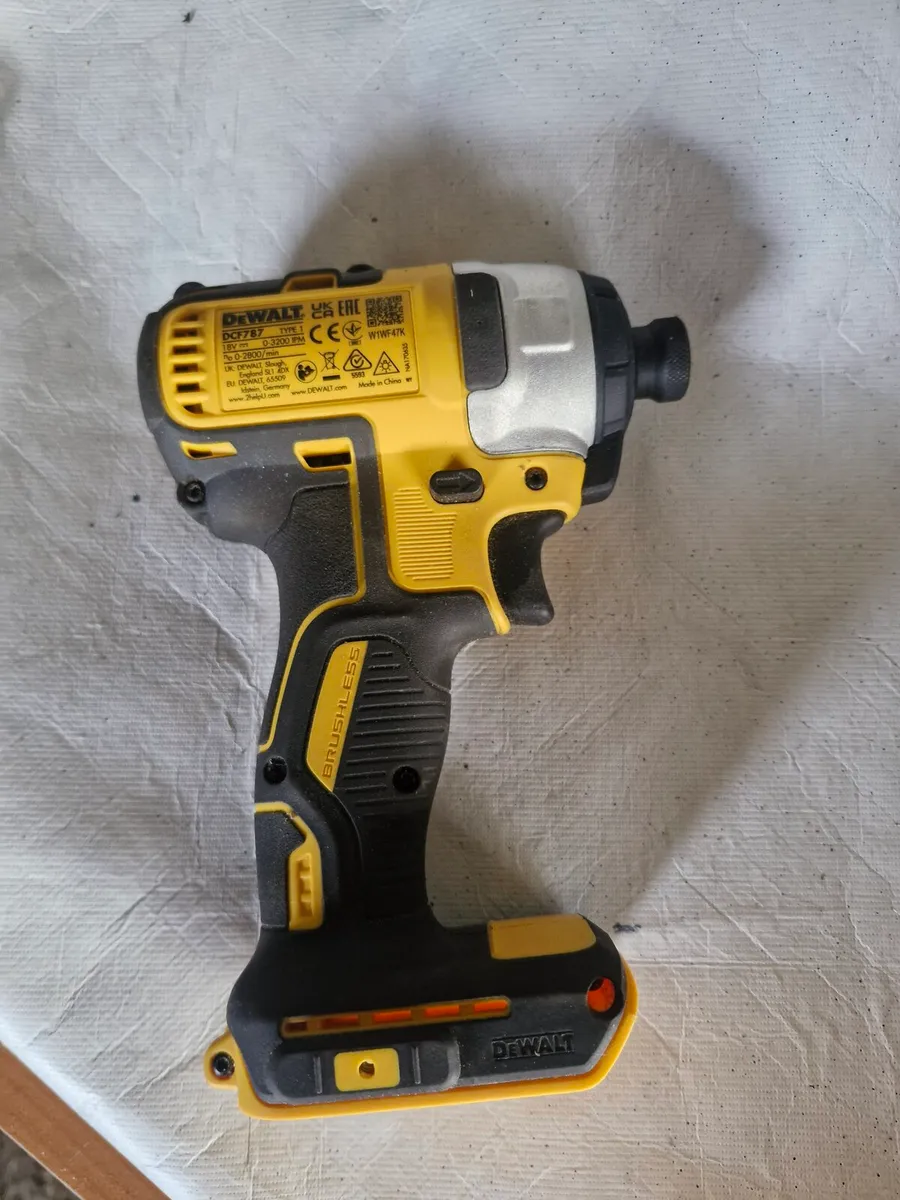 Dewalt impact screw gun (new)