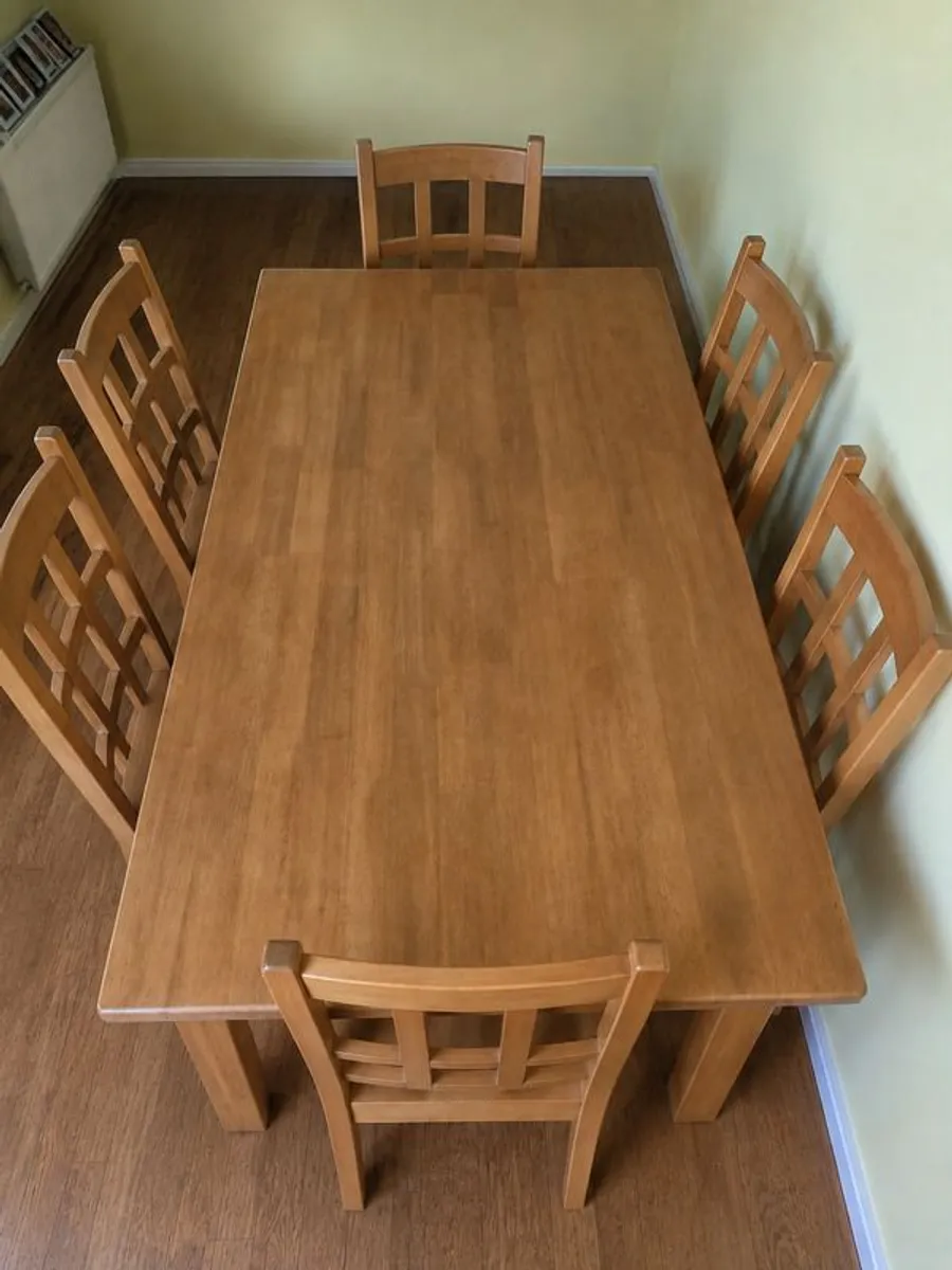 Solid wood dining table with 6 matching chairs - Image 1