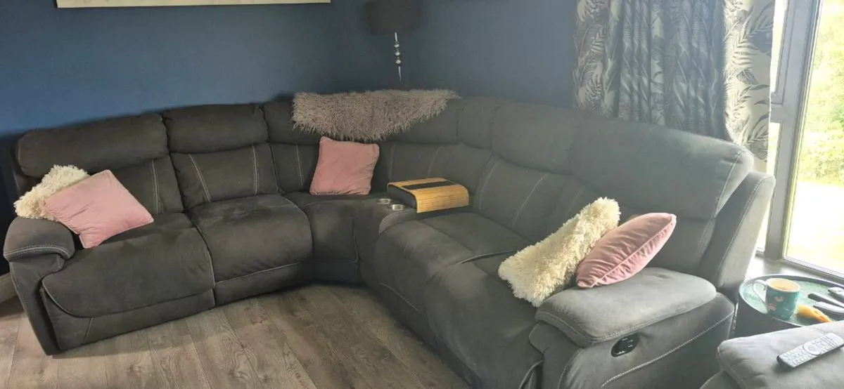 Corner sofa - Image 1